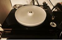 High-End Turntable – Clearaudio Champion Level 1 / Satisfy Tonearm / Benz Micro Gold