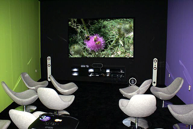 EPSON powered by SWANS SWANS Lautsprecher in den Heimkinos von Epson