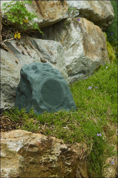 Sommer 2010: Lautsprecher für den Garten ? Tannoy SR601T Gartenlautsprecher