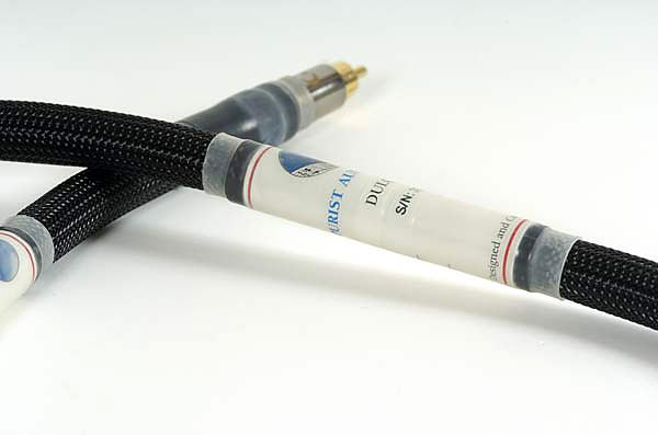 ALZIRR   heisst die neue Kabelserie von Purist Audio Design NF-RCA  Kabel  ALZIRR