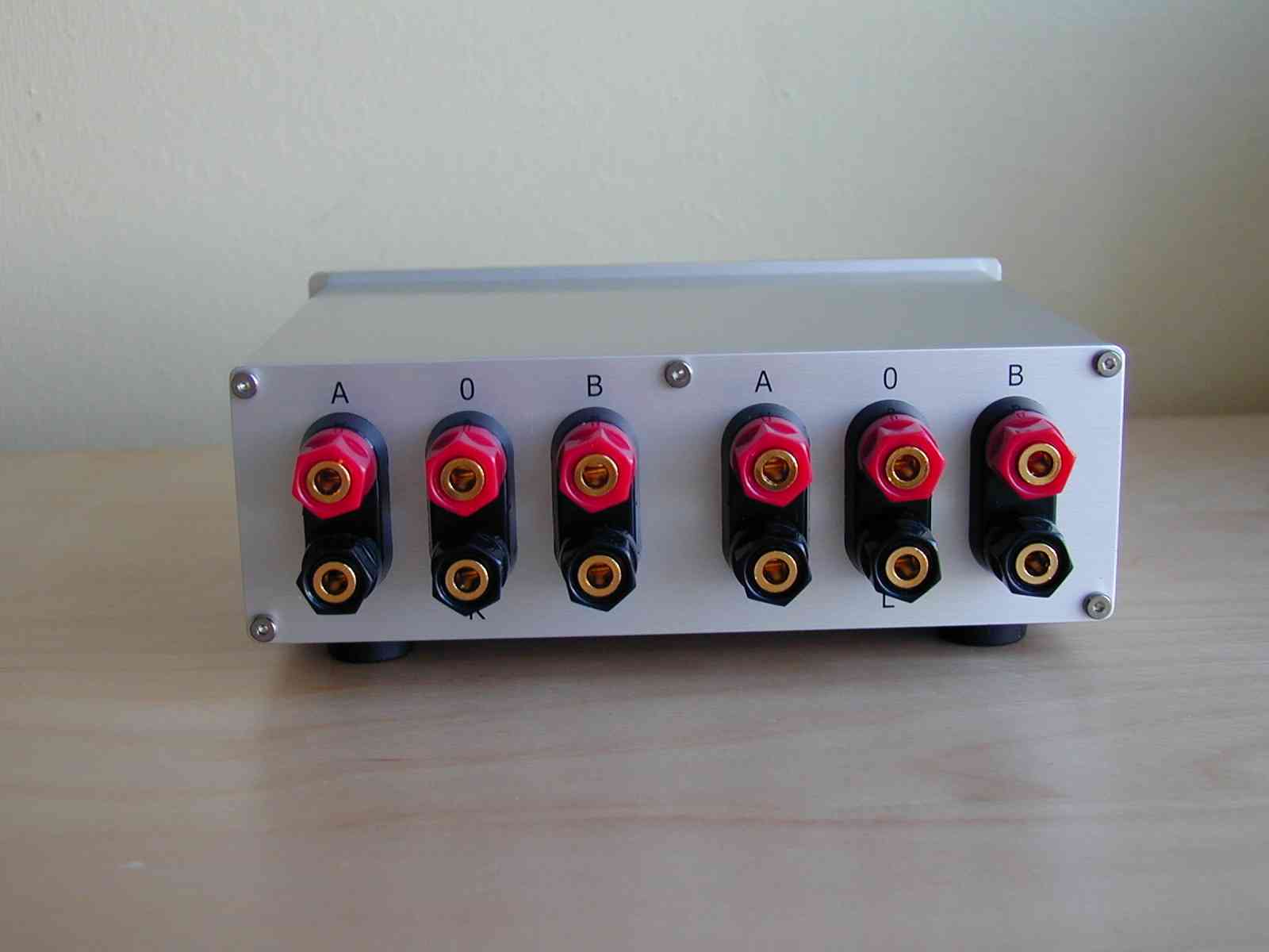 Lautsprecher-Umschalter   UBOX  3