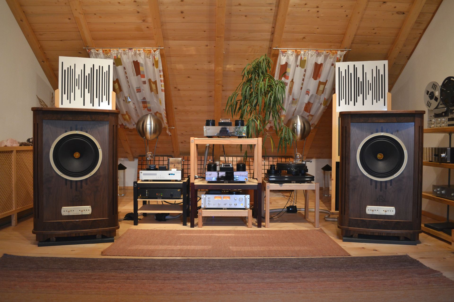Der HiFi Bauernhof hat neue Tannoy Referenz-Lautsprecher in der Vorführung
