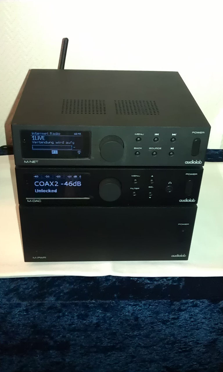 audiolab Streamer ist in Sichtweite audiolab Streamer-Transport M-NET (oben)