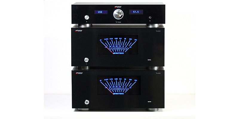 die Boliden von Advance Acoustic Advance Acoustic X-A220 mit Vorstufe X-Preamp