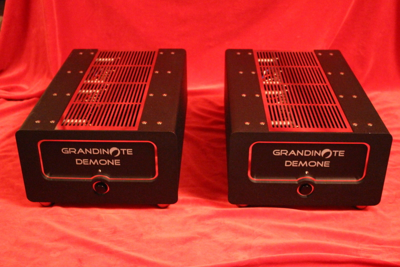 Grandinote und Conquistar Ribbon Speakers