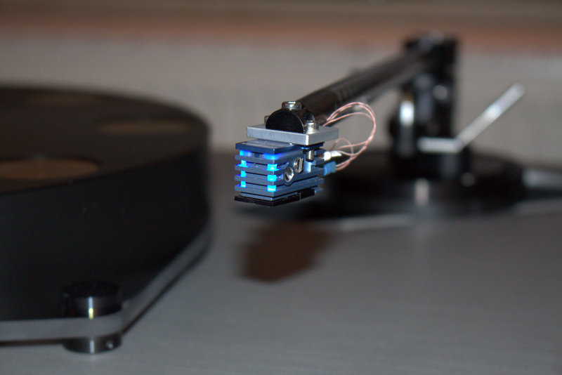 revolutionäres Tonabnehmersystem in unserer Vorführung ! www.berlin-hifi.de  und 03322-2131655