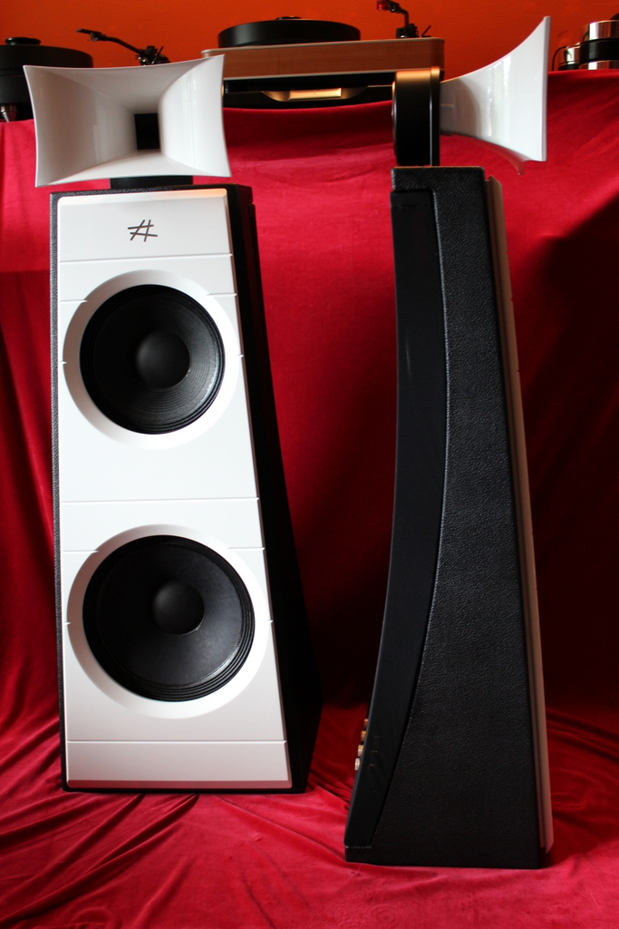 Diesis Audio aus Italien Ausführung : Corian weiss