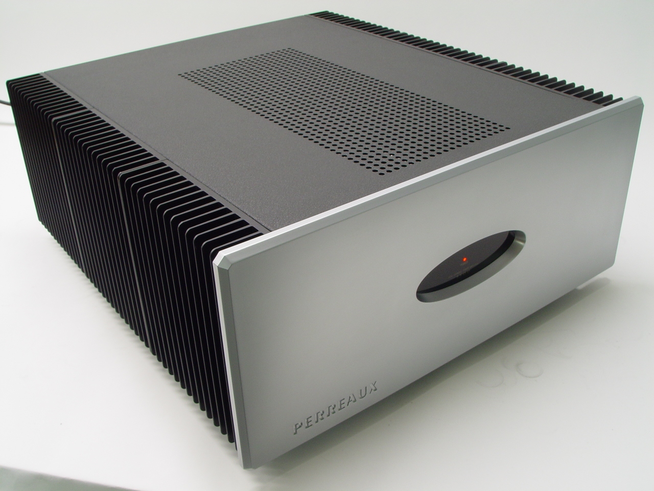 Neuer Testbericht der PERREAUX Prisma 350 Endstufe