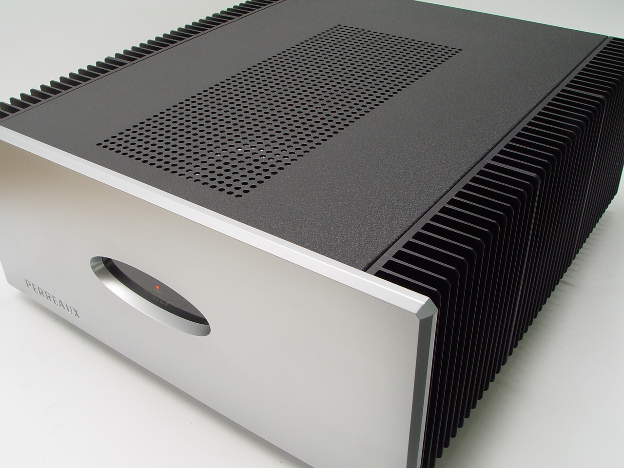 Neuer Testbericht der PERREAUX Prisma 350 Endstufe