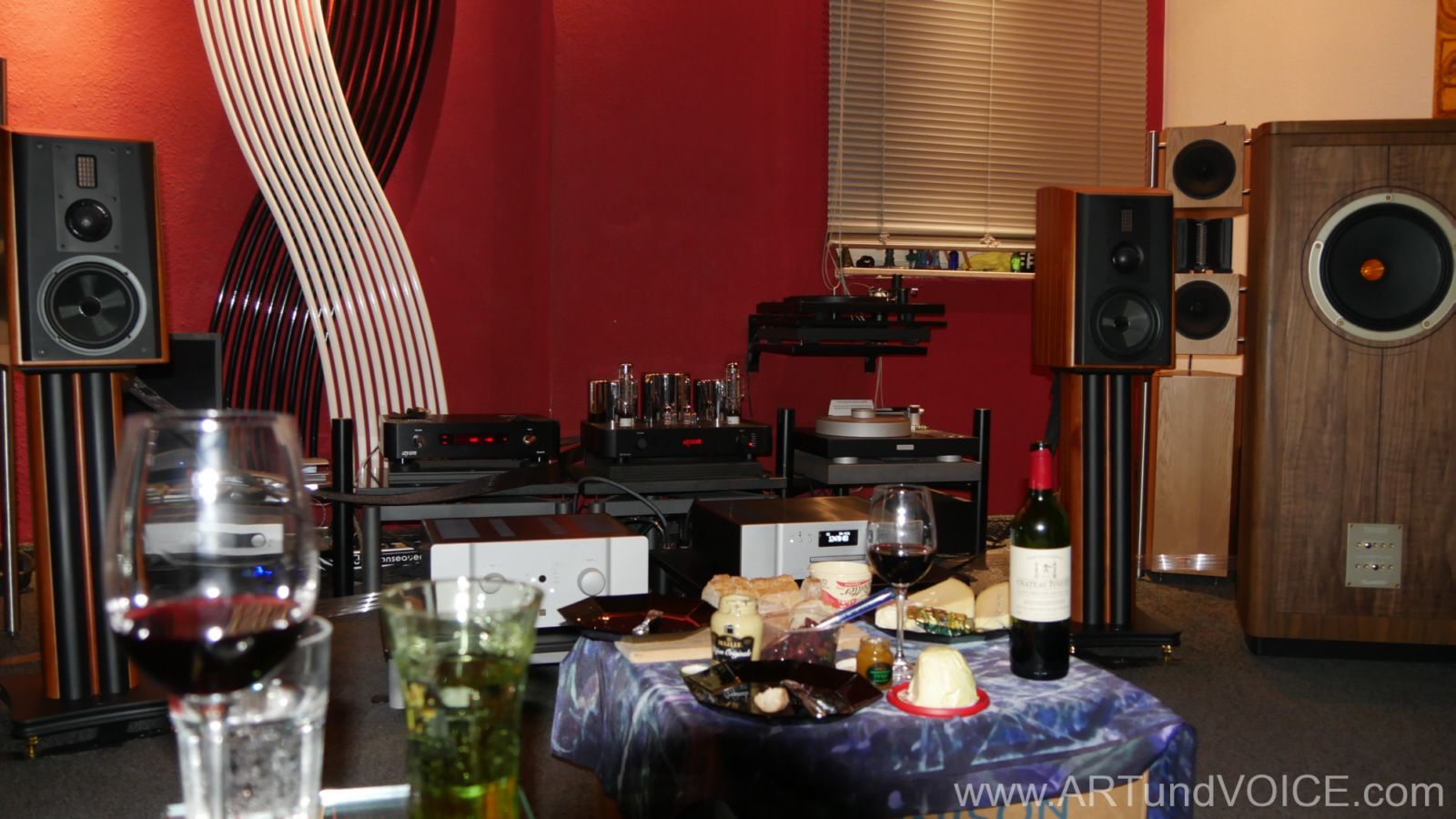 Wir wünschen allen netten Menschen einen sensationellen Start ins neue Jahr ! Hörsession bei Art&Voice