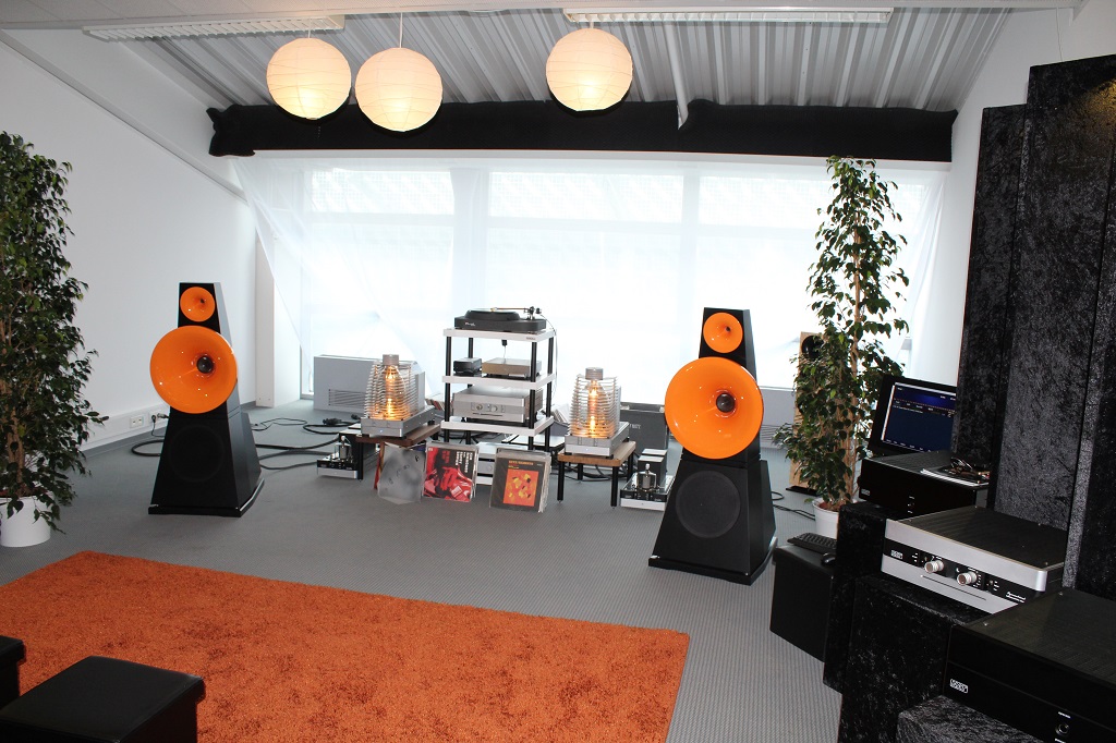 Vielen Dank für Euren Besuch auf der High End ! www.audio-offensive.de      03322-2131655