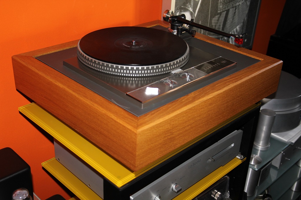 alt gegen neu :  Garrard 401 in schöner Vinylista Zarge im Vergleich mit aktuellen High End... www.berlin-hifi.de  03322-2131655