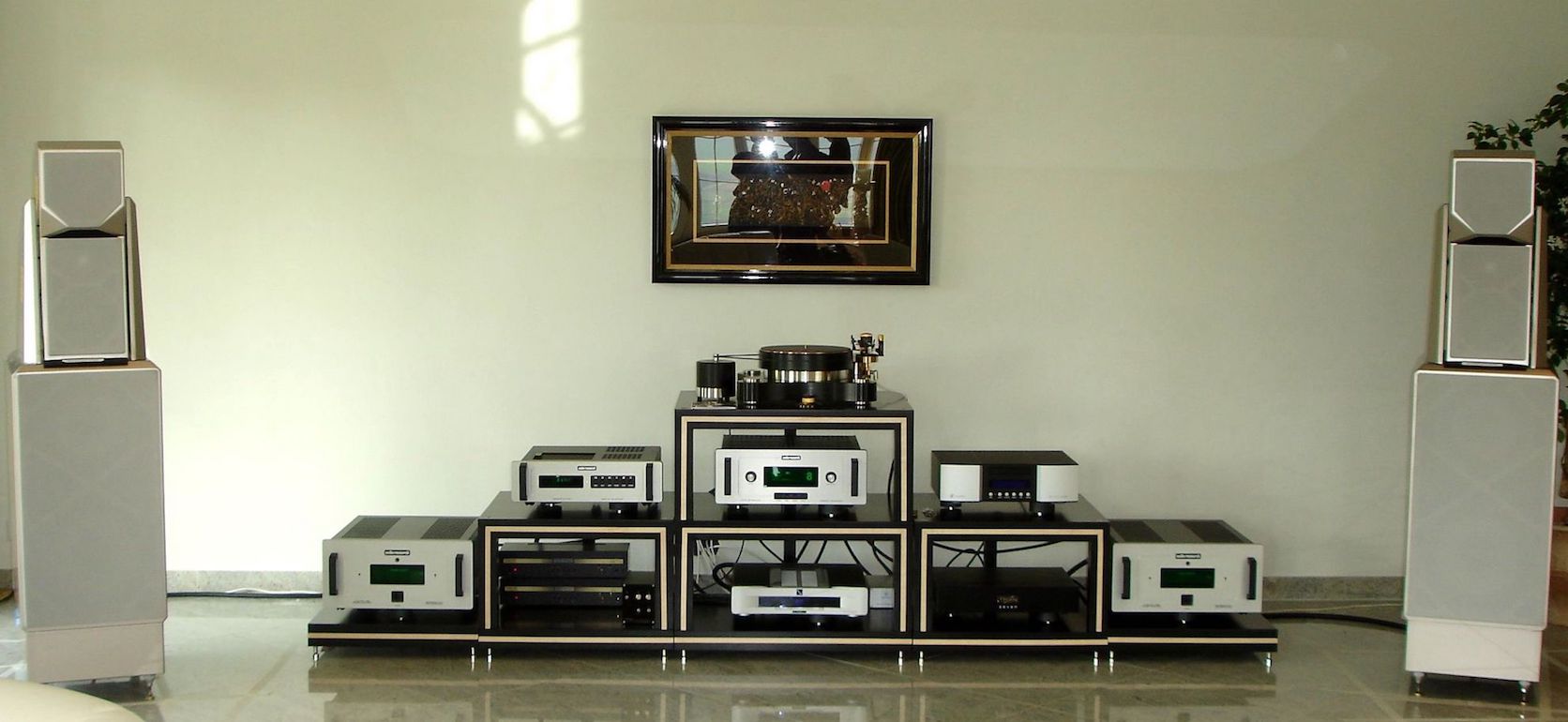 Highend Racksysteme + Gerätebasen + Highend Kabel Kundenanlage