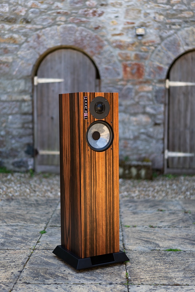 von den legendären LS 5/9 BBC Monitoren von Graham Audio...