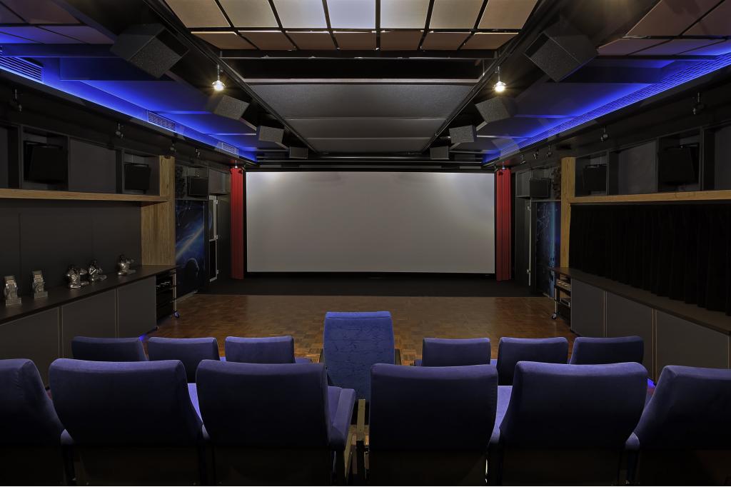 IsoTek Workshop: Netzkabel & Co. in den Fairland Studios Bochum Dolby Atmos Filmmischraum mit 6m Bildbreite und 40.000 Watt Soundsystem