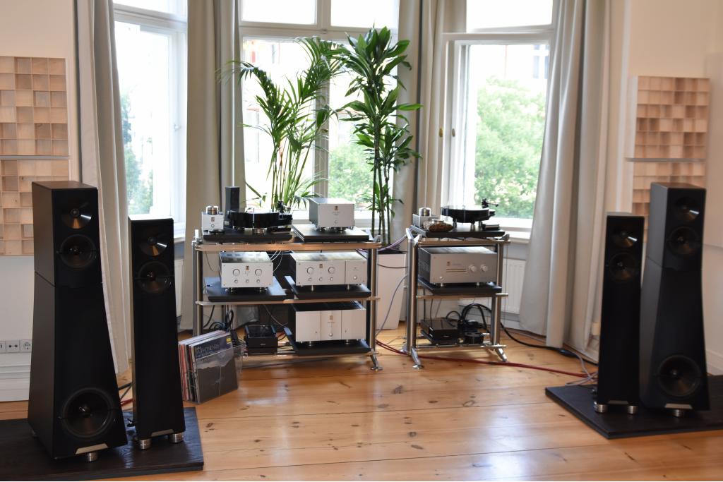 Neue High-End-Studios eröffnet zwei komplette Kondo Ketten mit Brinkmann Laufwerken und Lautsprechern von YG Acoustics - ein Traum!