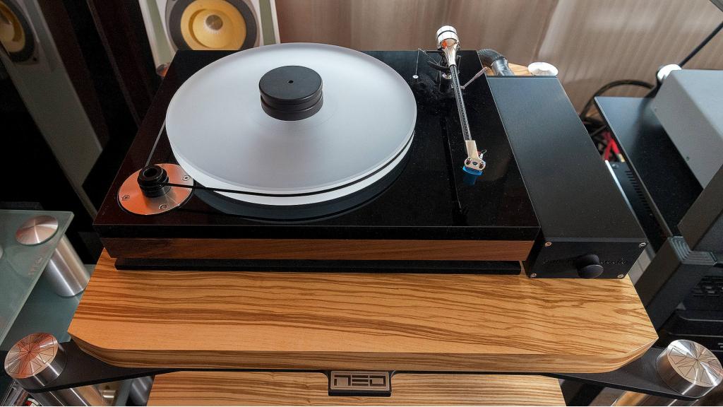 unaufgeregter Weltklasse Plattenspieler aus München in unserer Vorführung ! www.audio-offensive.de und www.berlin-hifi.de