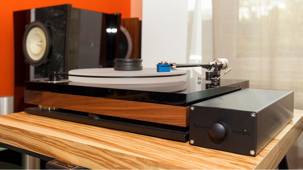 unaufgeregter Weltklasse Plattenspieler aus München in unserer Vorführung ! www.audio-offensive.de und www.berlin-hifi.de