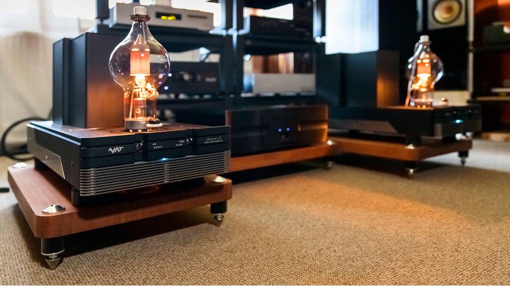 Mitten ins Herz - schreibt Andreas Wenderoth zu den NAT Magma M Monoblöcken in der IMAGE 5/19 www.audio-offensive.de und www.berlin-hifi.de