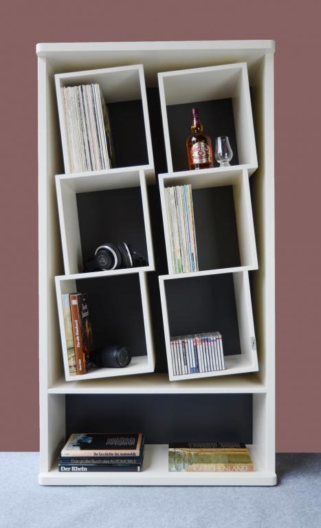 Das Schallplatten Regal mit den speziellen Fächern. Zur schonenden Aufbewahrung Ihrer Sammlung Das Schallplatten Regal mit den geneigten Fächern