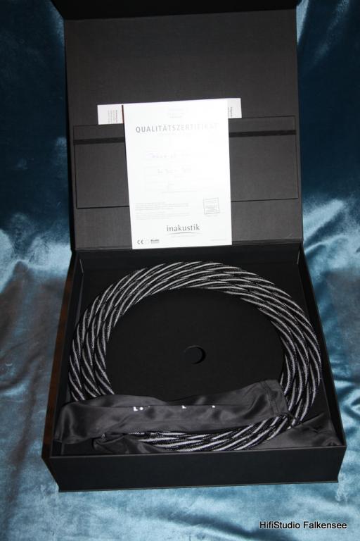 Wir haben es da -  das neue Inakustik LS 404 Micro Air www.audio-offensive.de und www.berlin-hifi.de