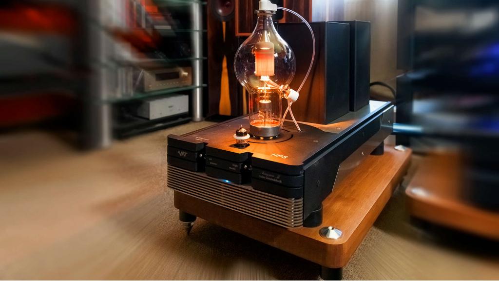 "Mitten ins Herz"  - schreibt Andreas Wenderoth zu den NAT Magma M Monoblöcken in der IMAGE 5/19