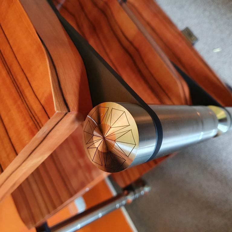 Wir haben die Luxus Audio Möbel von Neo High End im Programm www.audio-offensive.de und www.berlin-hifi.de