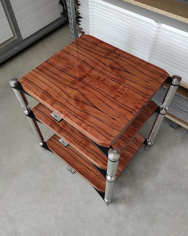 Wir haben die Luxus Audio Möbel von Neo High End im Programm