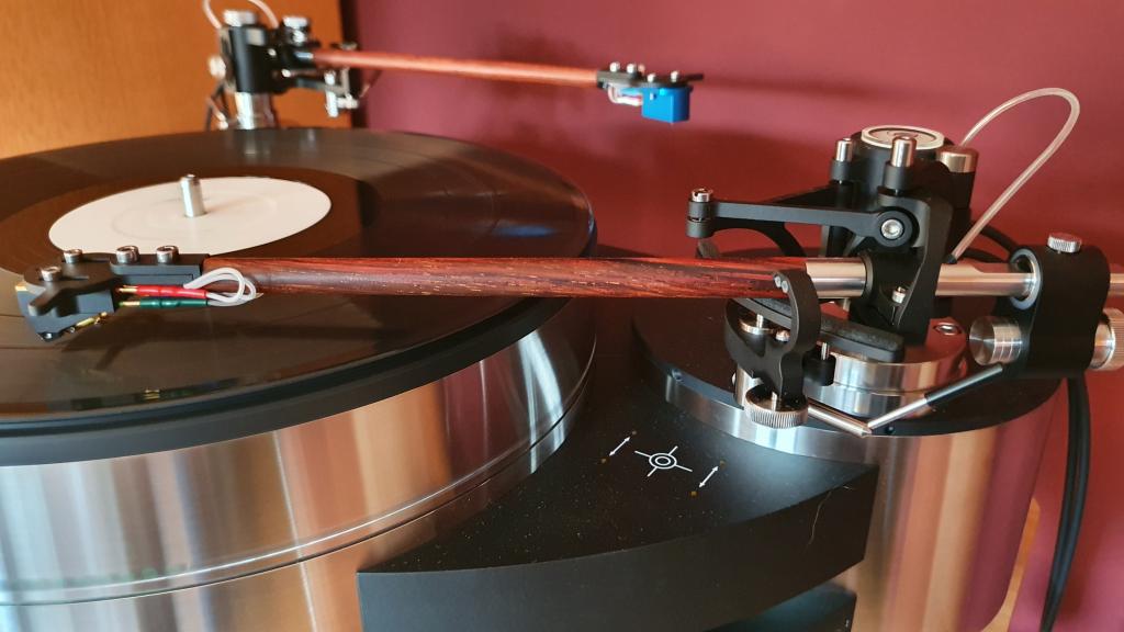 Reed 5A, 3P und 1H Tonarme sowie das Reibradlaufwerk Reed Muse 3C in unserer Vorführung www.berlin-hifi.de und www.audio-offensive.de