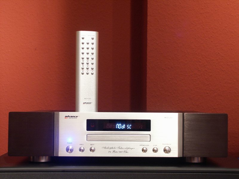 Advance Acoustic MCD 203: 24 Bit/96 kHz Wandler und Röhrenausgangsstufe! Advance Acoustic MCD 203 mit Röhrenausgangsstufe!