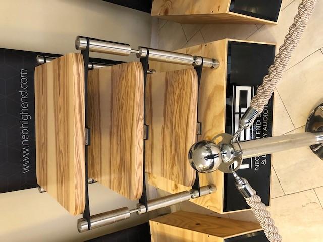 Wir haben die Luxus Audio Möbel von Neo High End im Programm www.audio-offensive.de und www.berlin-hifi.de