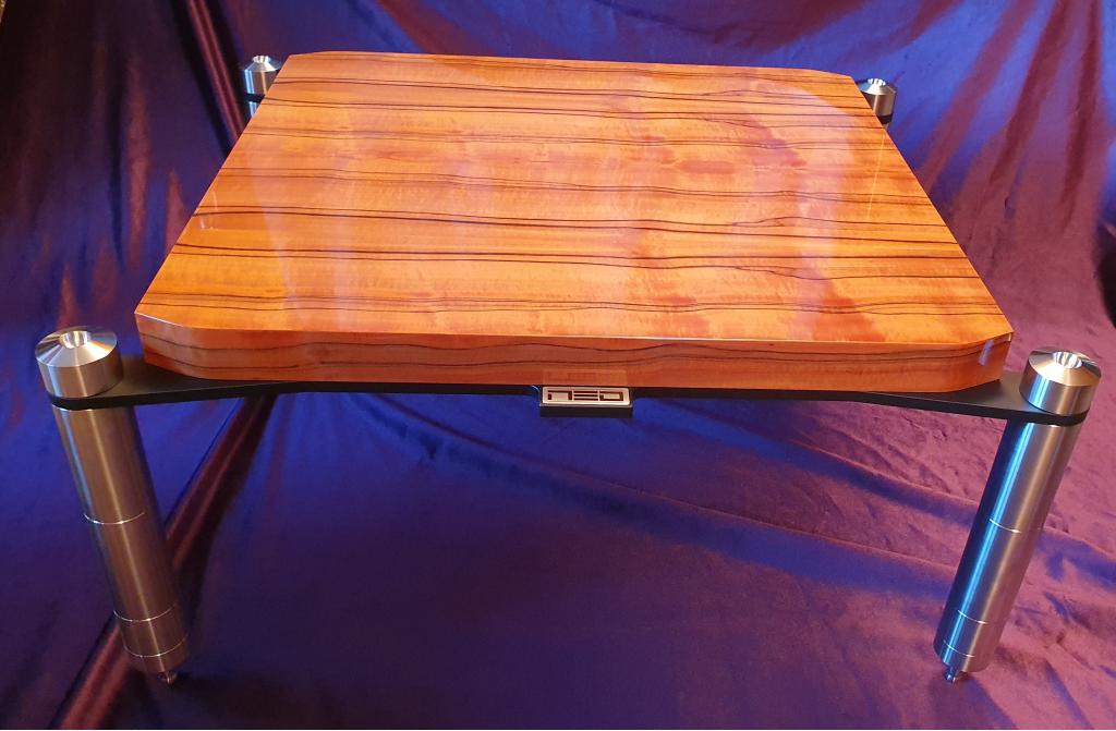 Wir haben die Luxus Audio Möbel von Neo High End im Programm www.audio-offensive.de und www.berlin-hifi.de