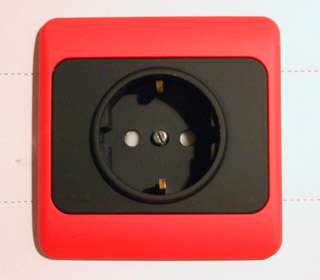 Das Original! HMS - die High-End Schuko Steckdose. Oft kopiert - nie erreicht! Das Original! HMS - Oft kopiert - nie erreicht!