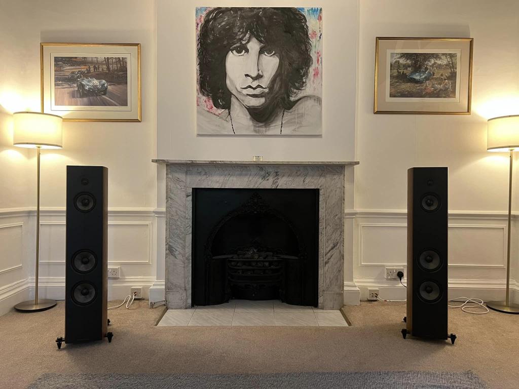 Hörbericht von Jon & Timothy über die Acoustic Energy Corinium Jon & Timothy zu Besuch bei Audio T um die Acoustic Energy Corinium zu hören.