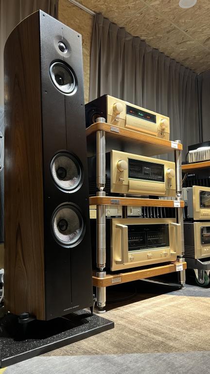 ACOUSTIC ENERGY Corinium mit Accuphase.  Acoustic Energy Corinium & Accuphase = Eine Traumkombi