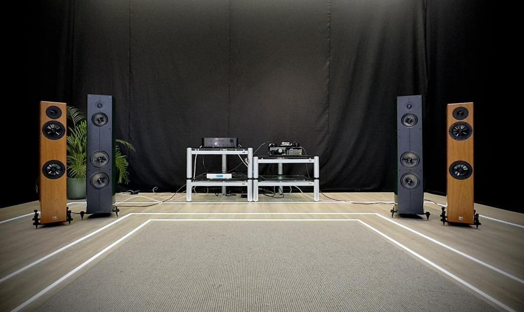 Das Battle des Jahres? Vienna Acoustic Mozart vs. Acoustic Energy Corinium 