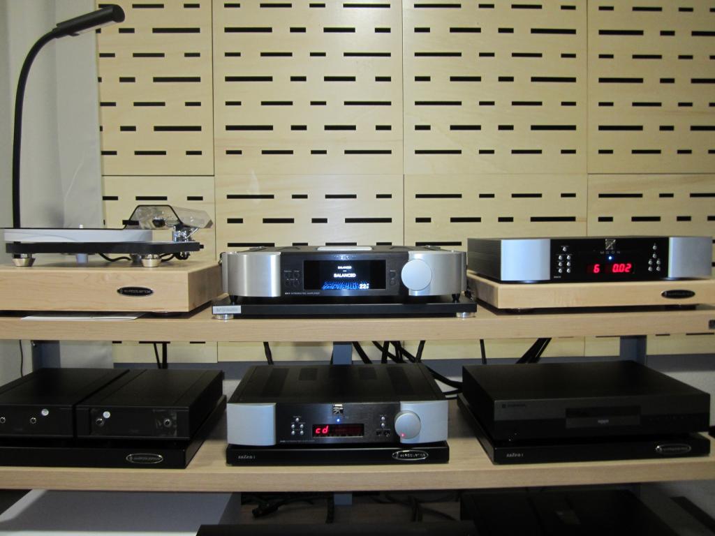 Moon aus Kanada - Verstärker, CD Player Phono Pre 