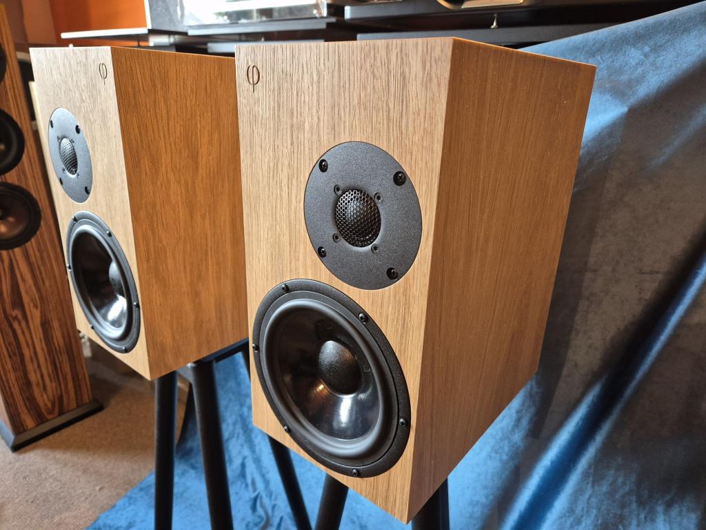 Die Oephi Ascendence 2  überzeugen in jeder Hinsicht ...schreibt Wolfgang Kemper in Hifi Statement