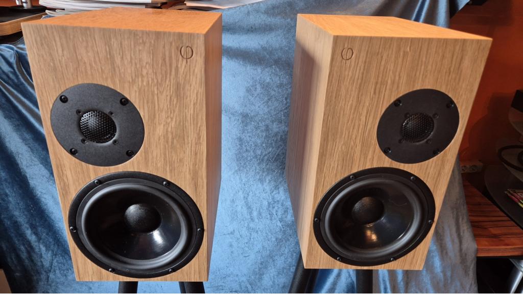 Die Oephi Ascendence 2  überzeugen in jeder Hinsicht ...schreibt Wolfgang Kemper in Hifi Statement www.audio-offensive.de und www.berlin-hifi.de