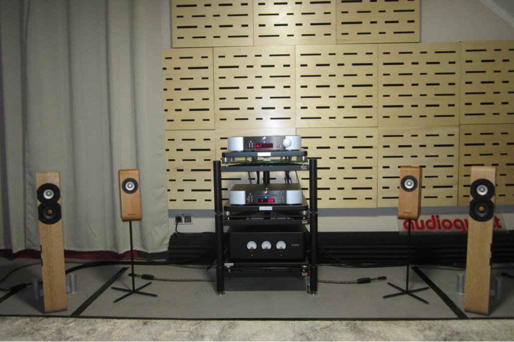 Moon Elektronik und Boenicke Lautsprecher Moon Boenicke