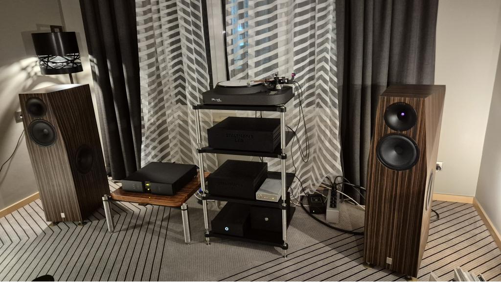 auf den MHT in München und auch in Moers präsntieren wir leicht verändert... www.audio-offensive.de und www.berlin-hifi.de