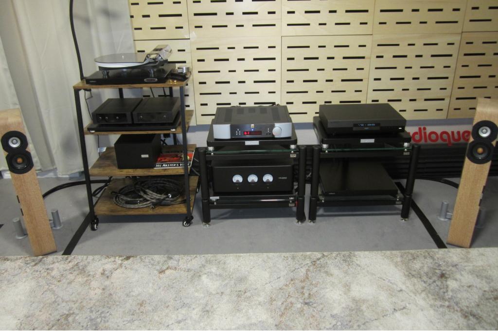 Moon Elektronik und Boenicke Lautsprecher Moon Boenicke