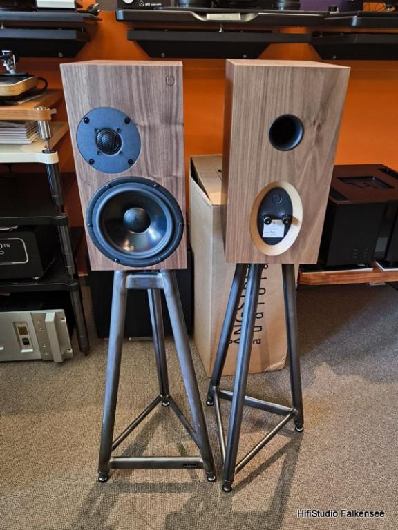 Die Oephi Ascendence 2  überzeugen in jeder Hinsicht ...schreibt Wolfgang Kemper in HIF Statement www.audio-offensive.de und www.berlin-hifi.de