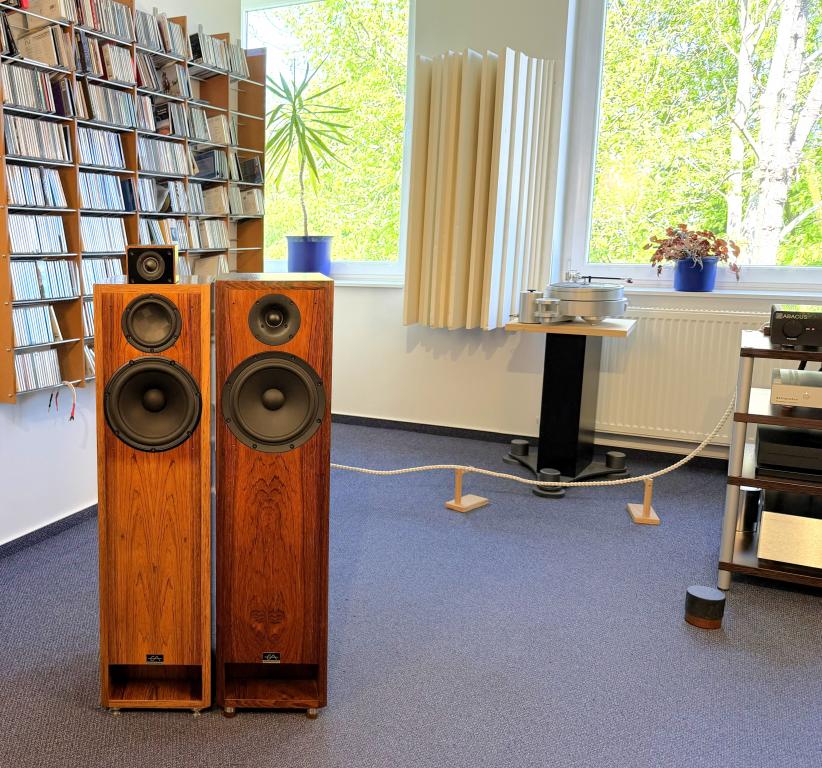 Ecouton Audiolabor LQL175 und LQL160 LQL175 und LQL160 mit vollkommen neuartigen Tieftönern, Mitteltönern und Hochtönern!