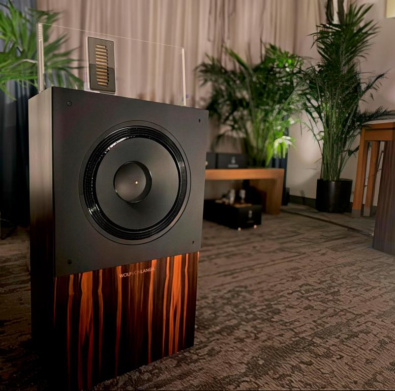 WOLF VON LANGA® Premium High End Field Coil Lautsprecher. WVL 12639 SON. Der Name ist Programm!  Wolf von Langa Premium High-End Lautsprecher