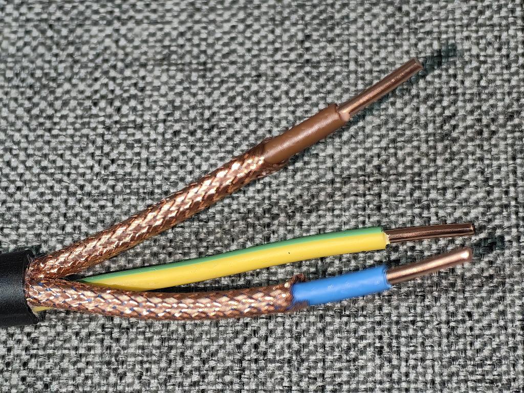 Ultimate⁴ OFC Solid-Core 3x4mm² Powerline Preissenkung!! Ultimate⁴ OFC Solid-Core 3x4mm² Powerline ab 60,- € / m.