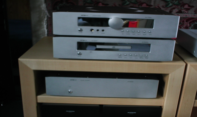 ASTINtrew  Shooting Star aus England Vorverstärker-CD-Spieler-Endstufe