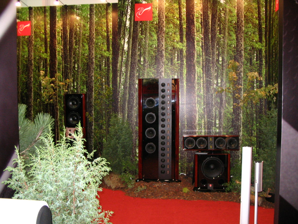 IFA: High End - Heimkino Lautsprecher der Superlative, Swans F2.4 Swans F2.4, High End Heimkino Lautsprecher